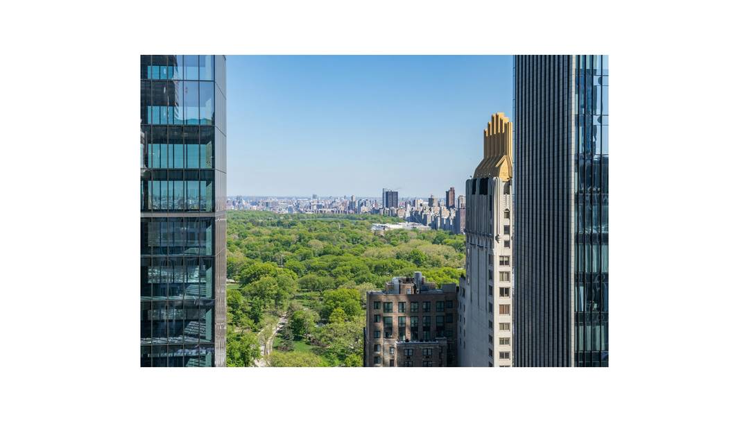 Immediate Occupancy This gracious 1, 420 square foot, two bedroom, two and a half bathroom residence designed by Thomas Juul Hansen, features over 10ft 5in ceilings an open living concept ...