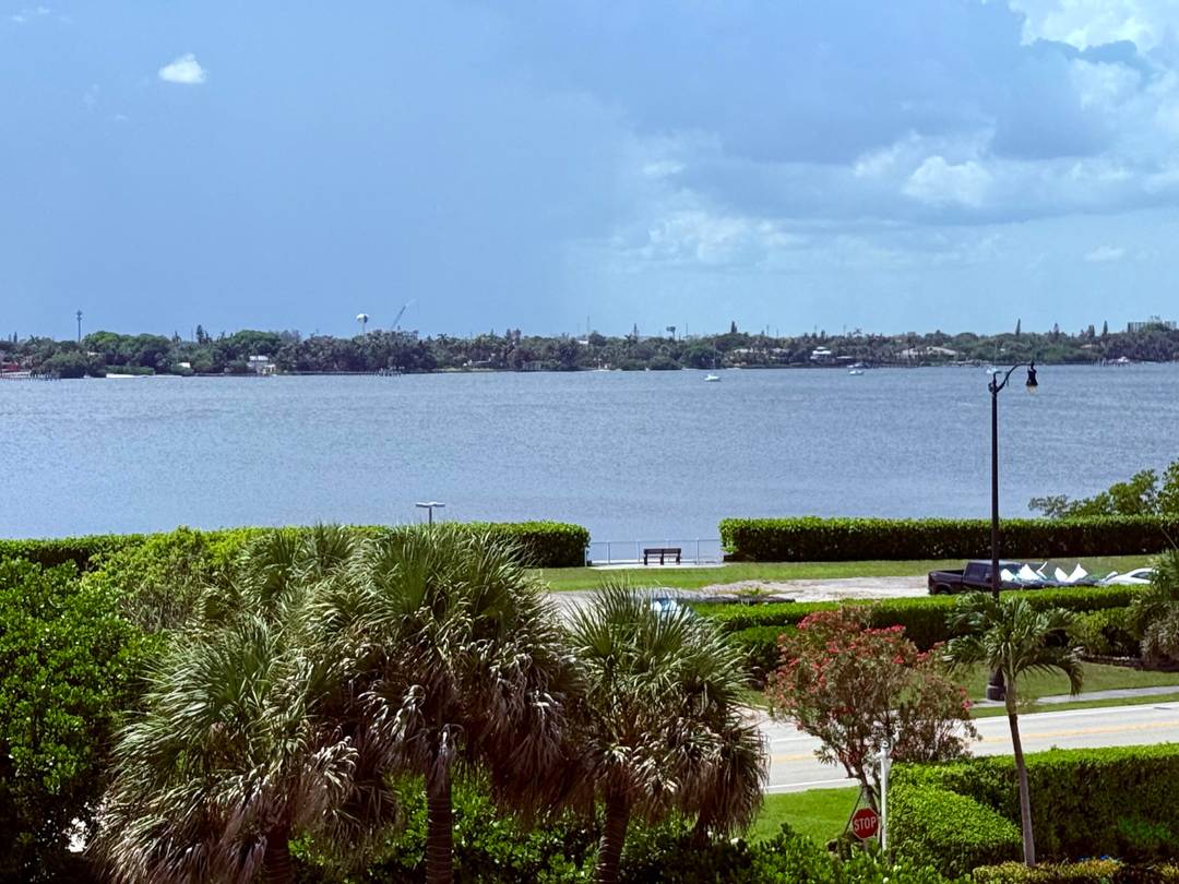 Fabulous Remodeled Condo with Ocean Intracoastal Views Enjoy coastal luxury in this stunningly updated Palm Beach condo.