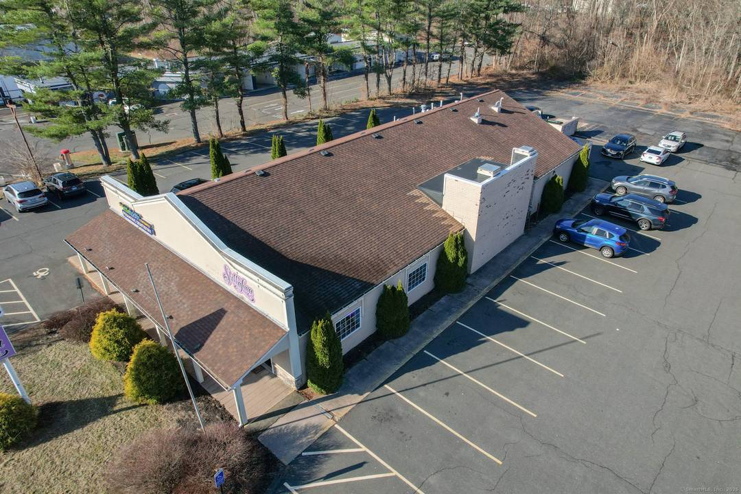 Great commercial investment available right in the heart of Queen Street !