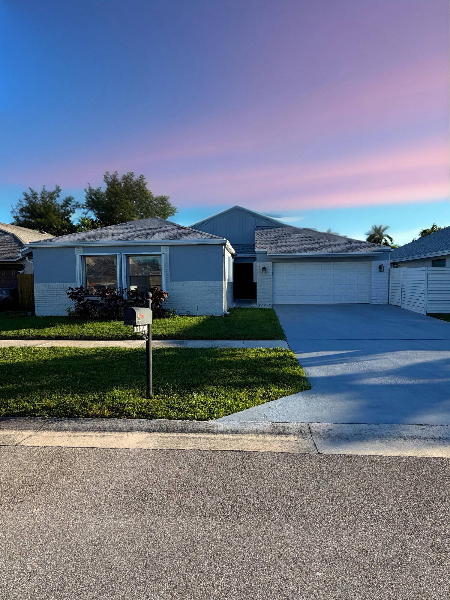 Live the West Boca lifestyle !