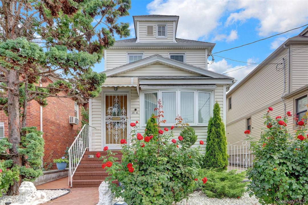 beautiful single family home in Flushing.