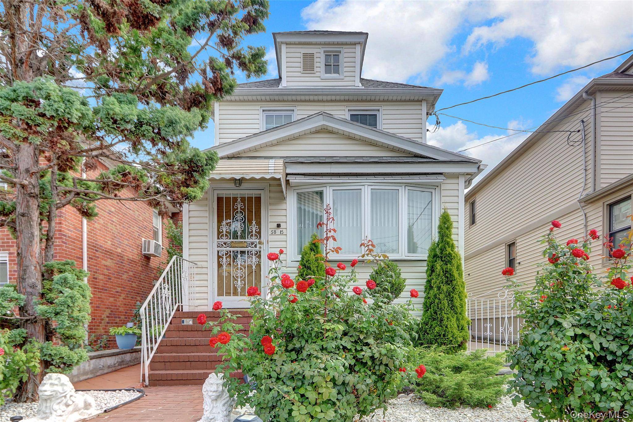 beautiful single family home in Flushing.
