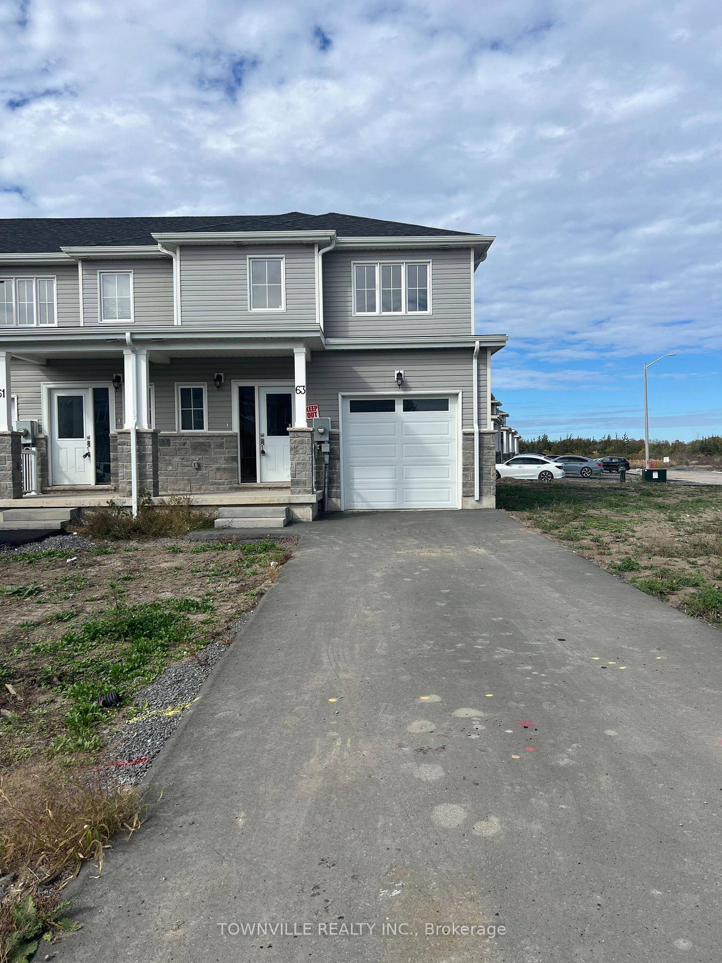 A NEVER LIVED IN Townhouse is available for rent now !