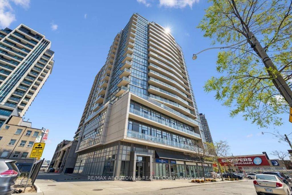 Spacious and well designed 1 bedroom plus den 765 sq.