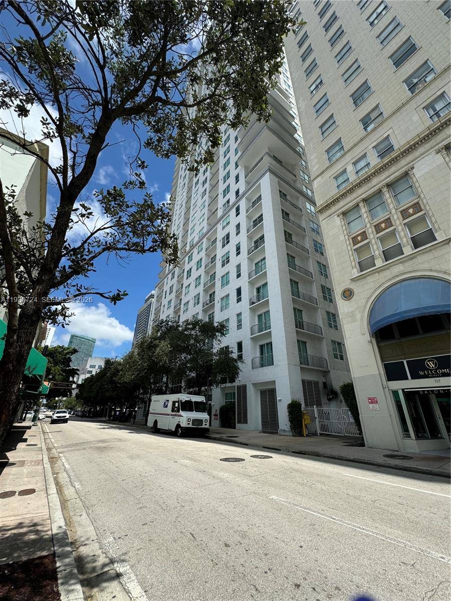 Improvement amp ; stunning city views, 10 foot high ceilings, floor to ceiling impact windows, concrete floors.