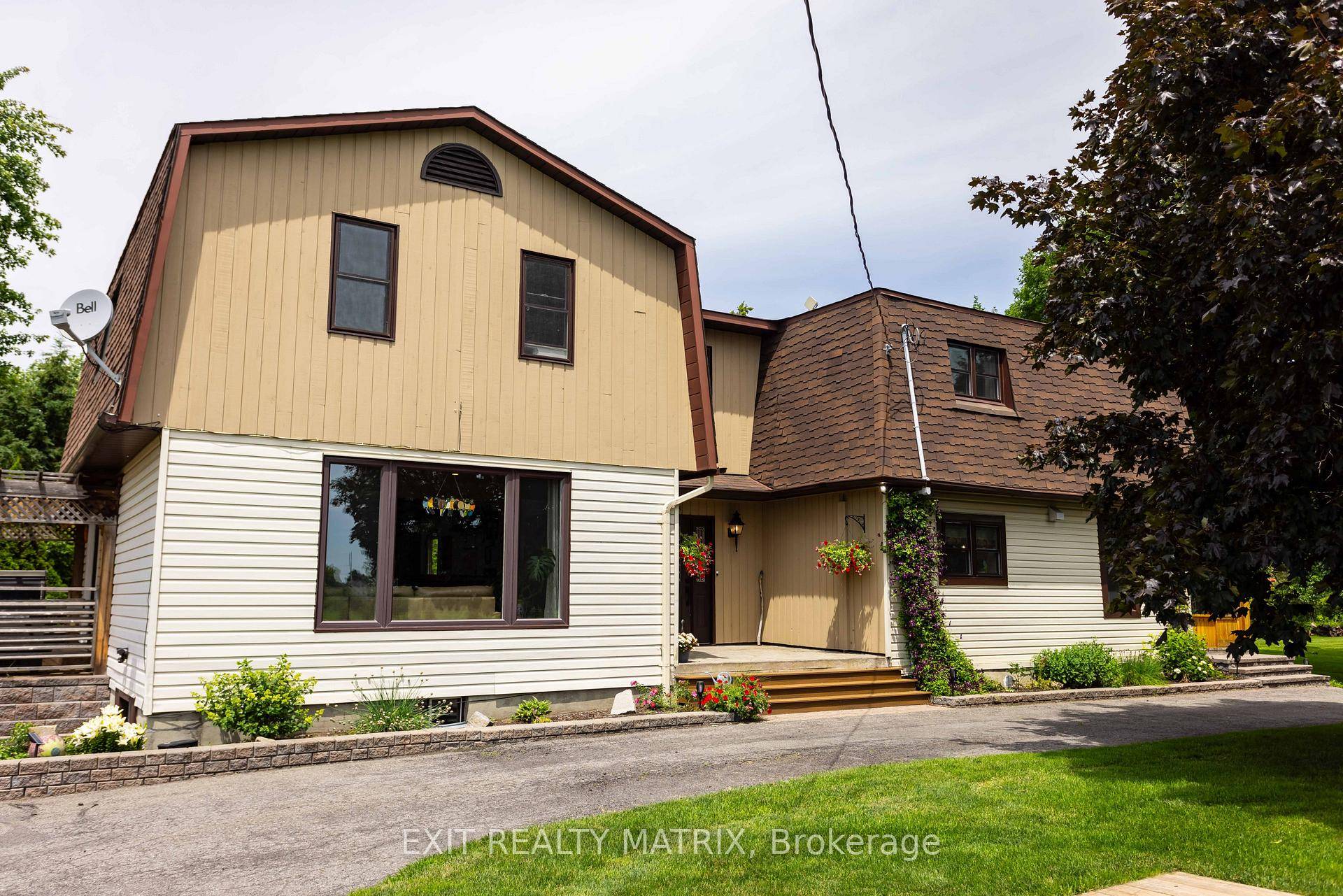 Experience the country living with this 3.