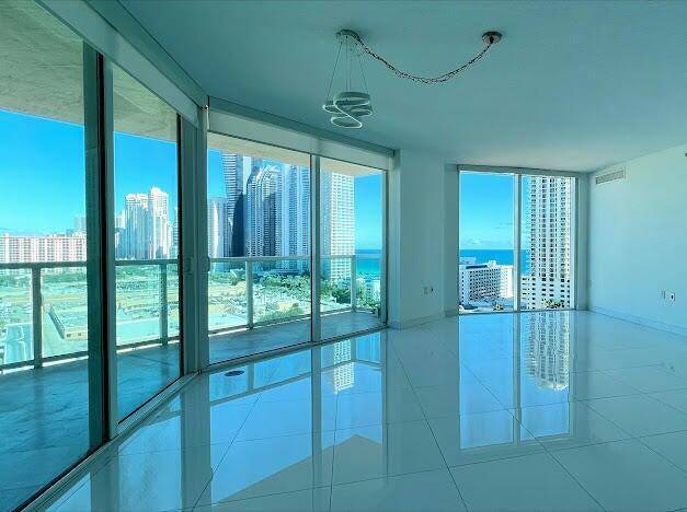 Spacious 3 bedroom, 2 bathroom corner unit with stunning city and ocean views.