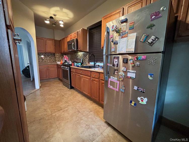 Cozy 3 bedroom, 1 bathroom unit on the second floor of a well kept two family home located in the Bronx.