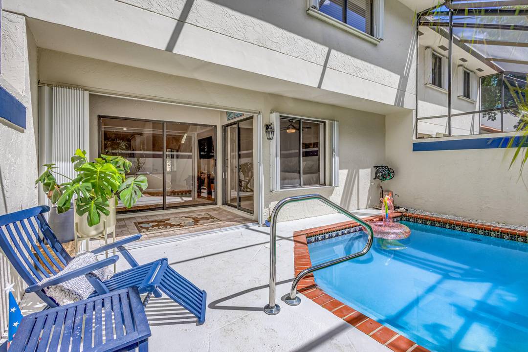 Available 6 1 Steps to beach !