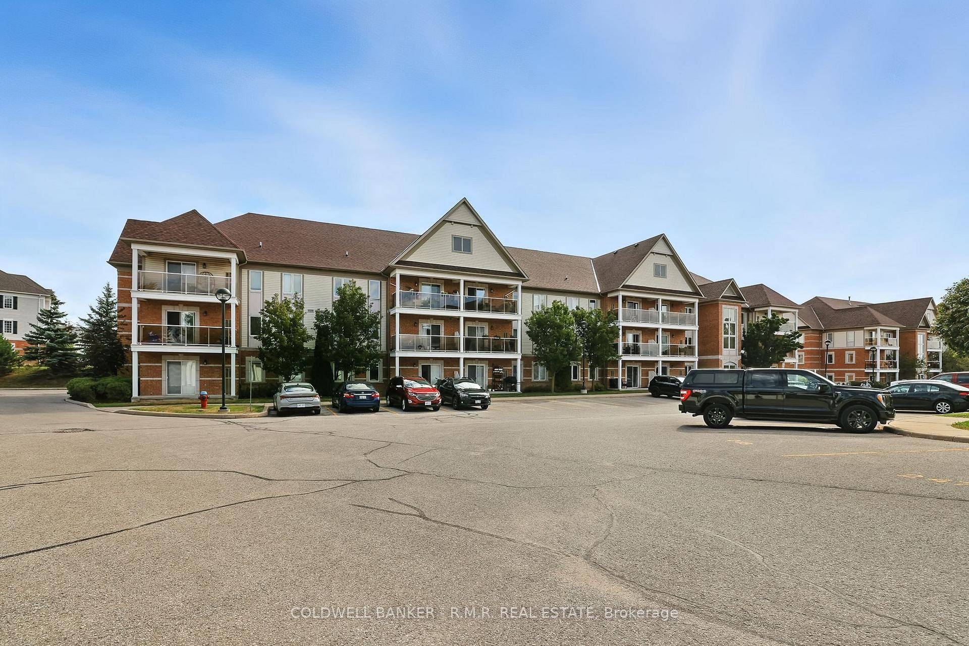 Welcome to 124 Aspen Springs Drive in the vibrant community of Bowmanville.