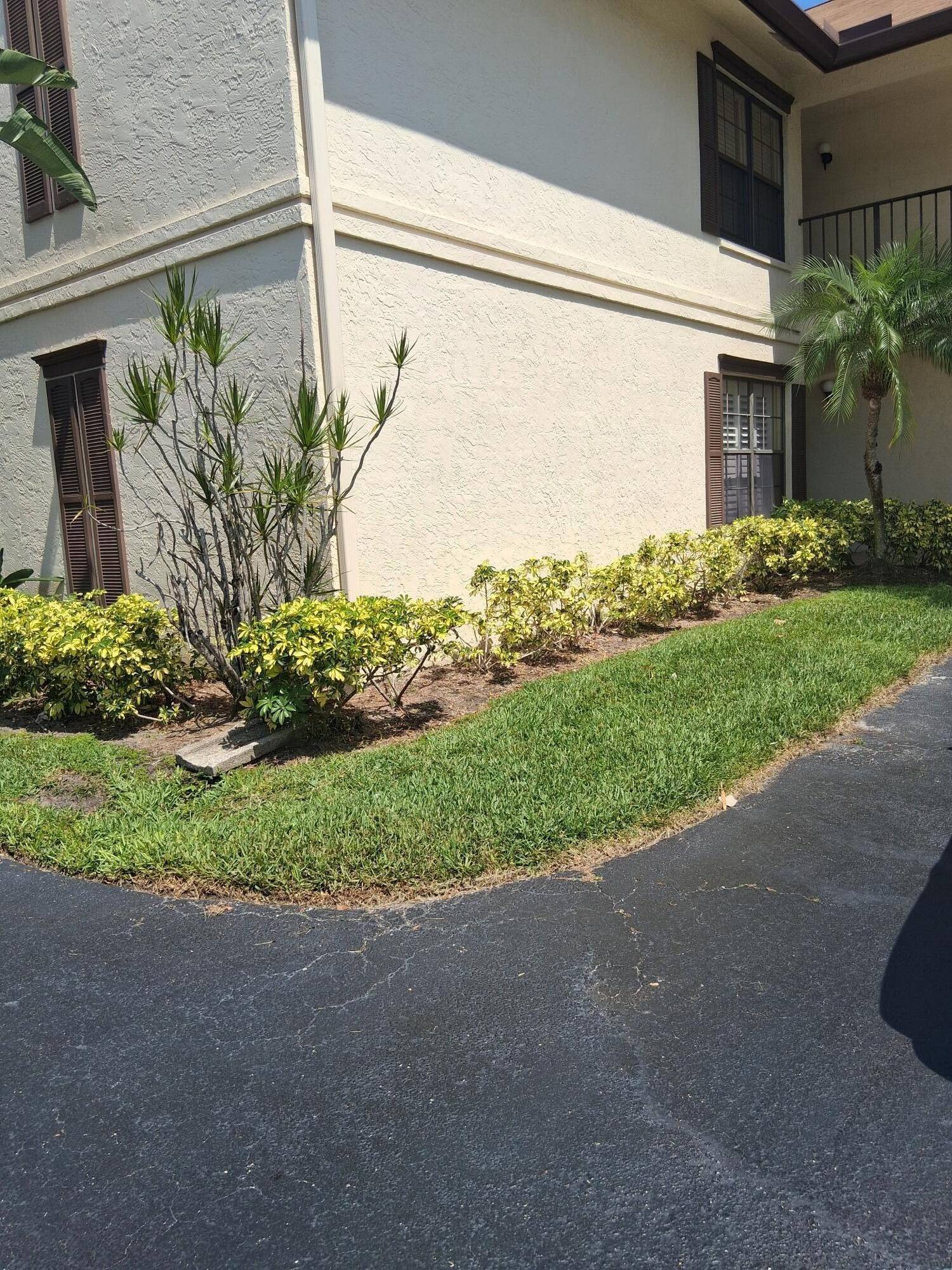 55 community Beautiful 1st floor 2 2 Upgraded and Maintained Condo.