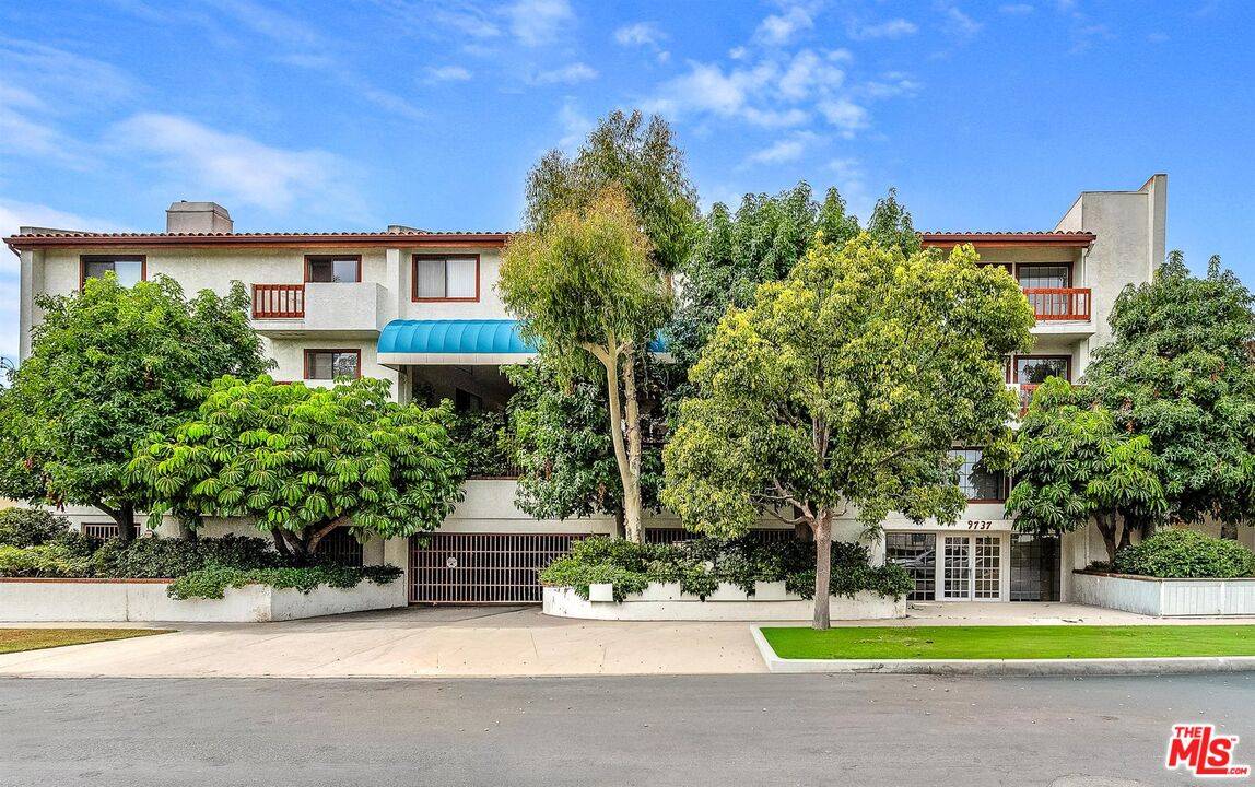 9737 Charnock Ave 2BR La
