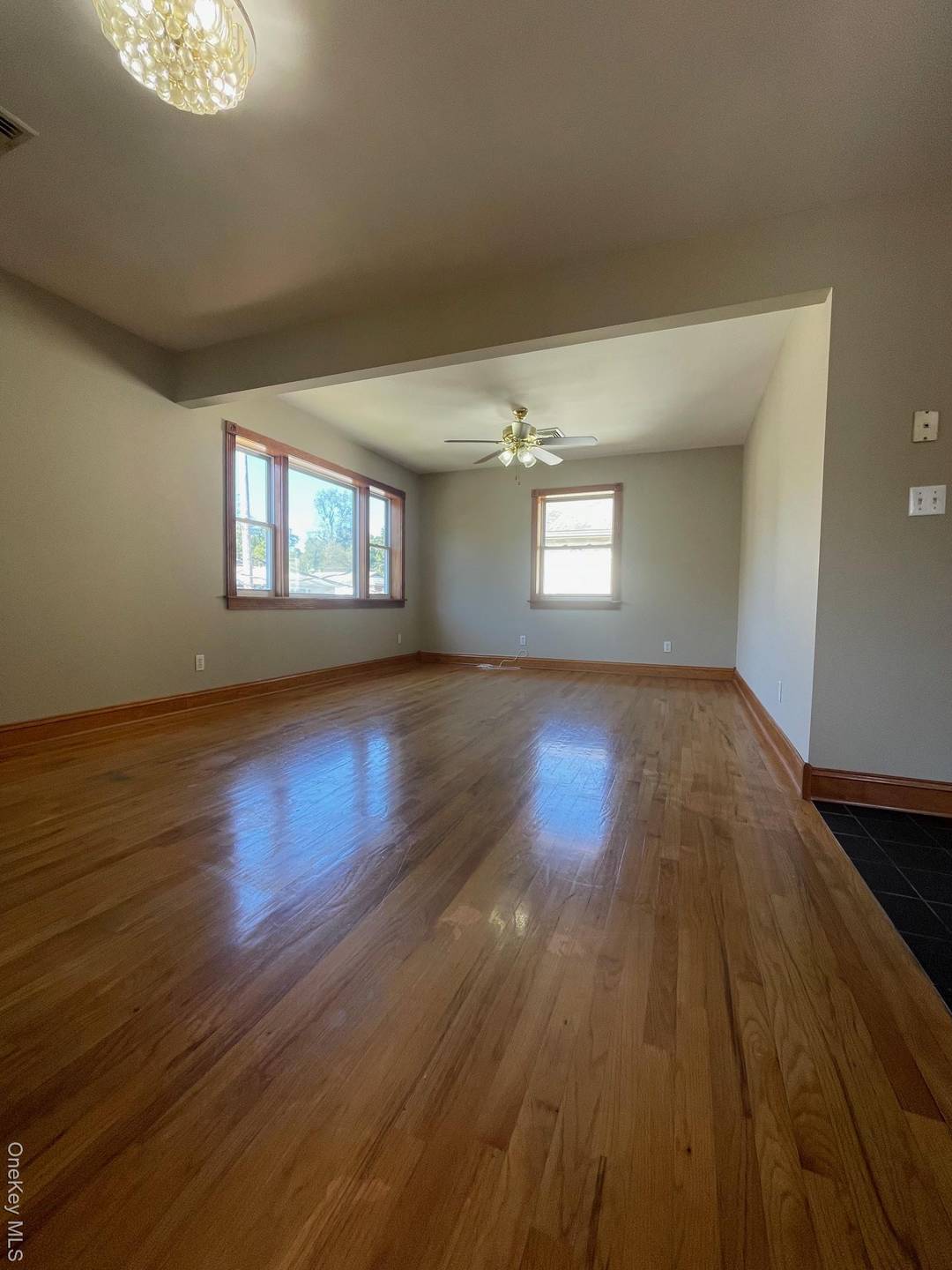 ? Fully Renovated amp ; Move In Ready !