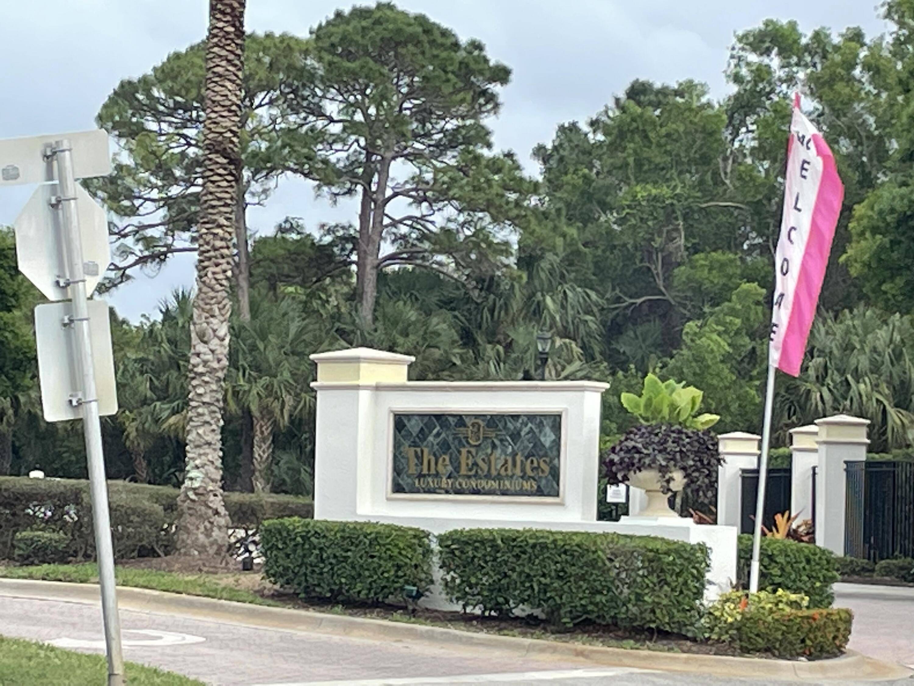 Step into a life of luxury and comfort at 366 SE Rogers Court in Stuart, FL.