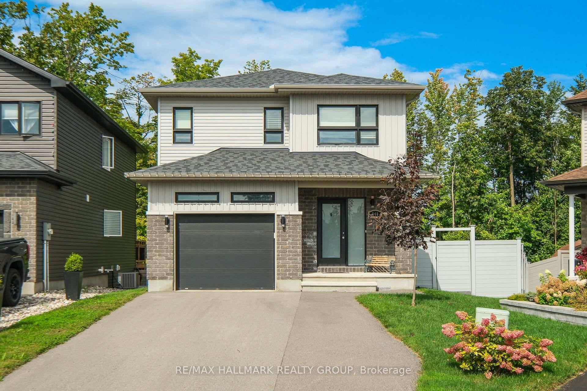 Welcome to this immaculate two storey detached home, ideally located on a quiet cul de sac in the heart of Rockland.