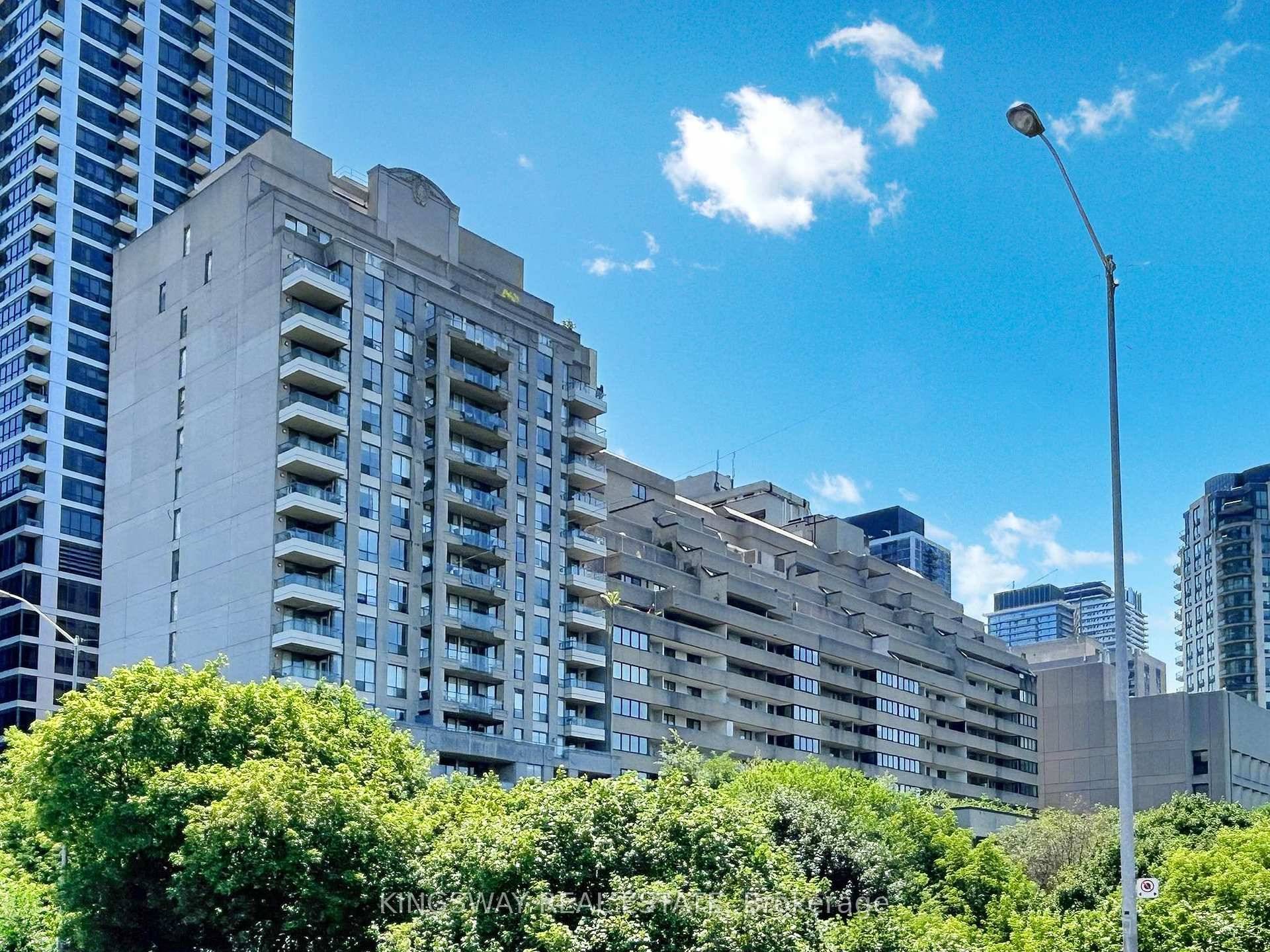 Welcome to the Rosedale Ravine Residences, just steps from Yonge amp ; Bloor, Yorkville, U of T, TMU, and the Bloor Yonge Subway Line 1 amp ; 2, while backing ...