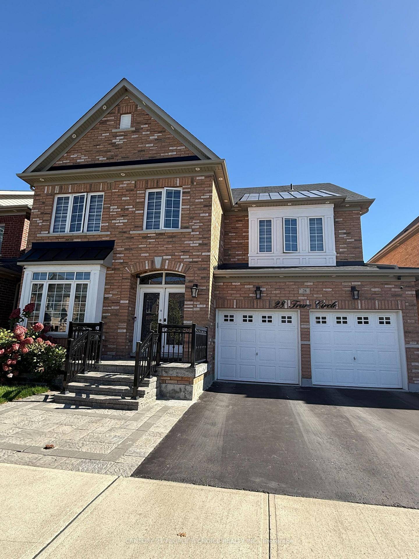 This stunning 2018 built detached home in Brampton offers 3, 106 sqft of living space, plus a fully finished 1, 400 sqft basement.