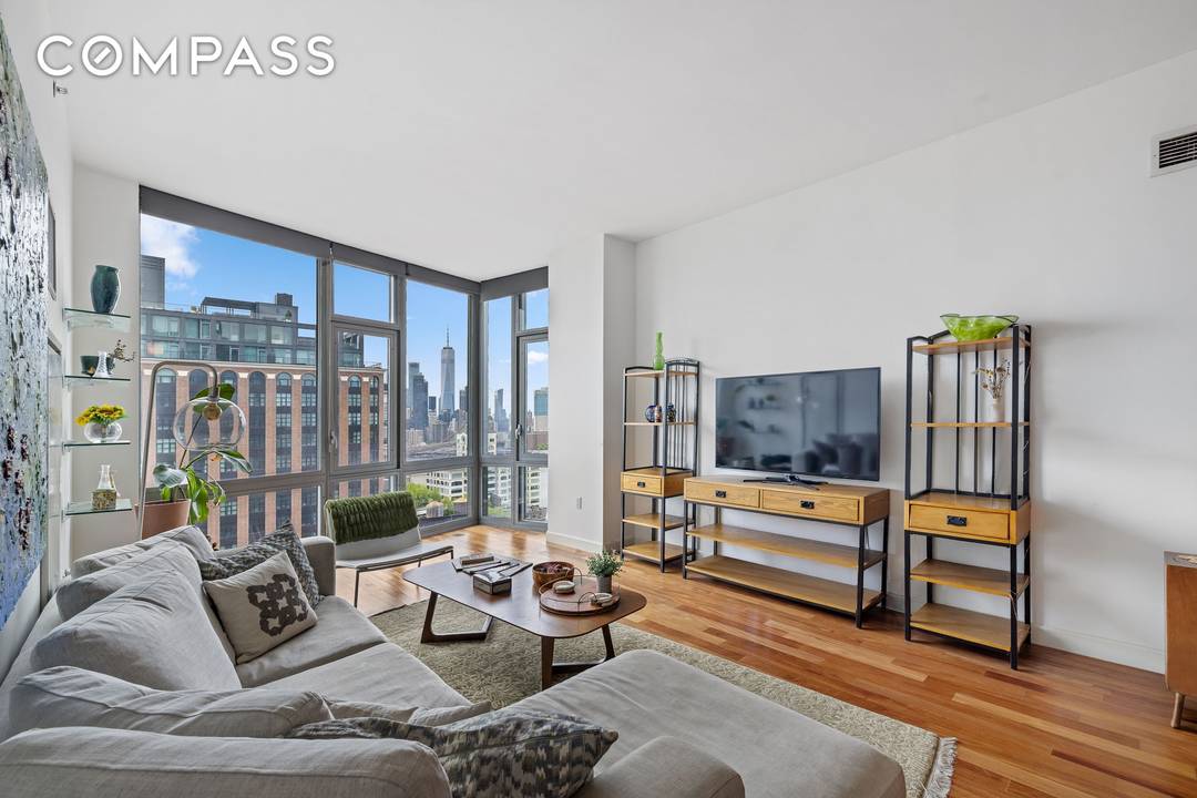 HIGH FLOOR 3 BEDROOM WITH AMAZING LIGHT AND SKYLINE VIEWS This 3 bedroom, 2.