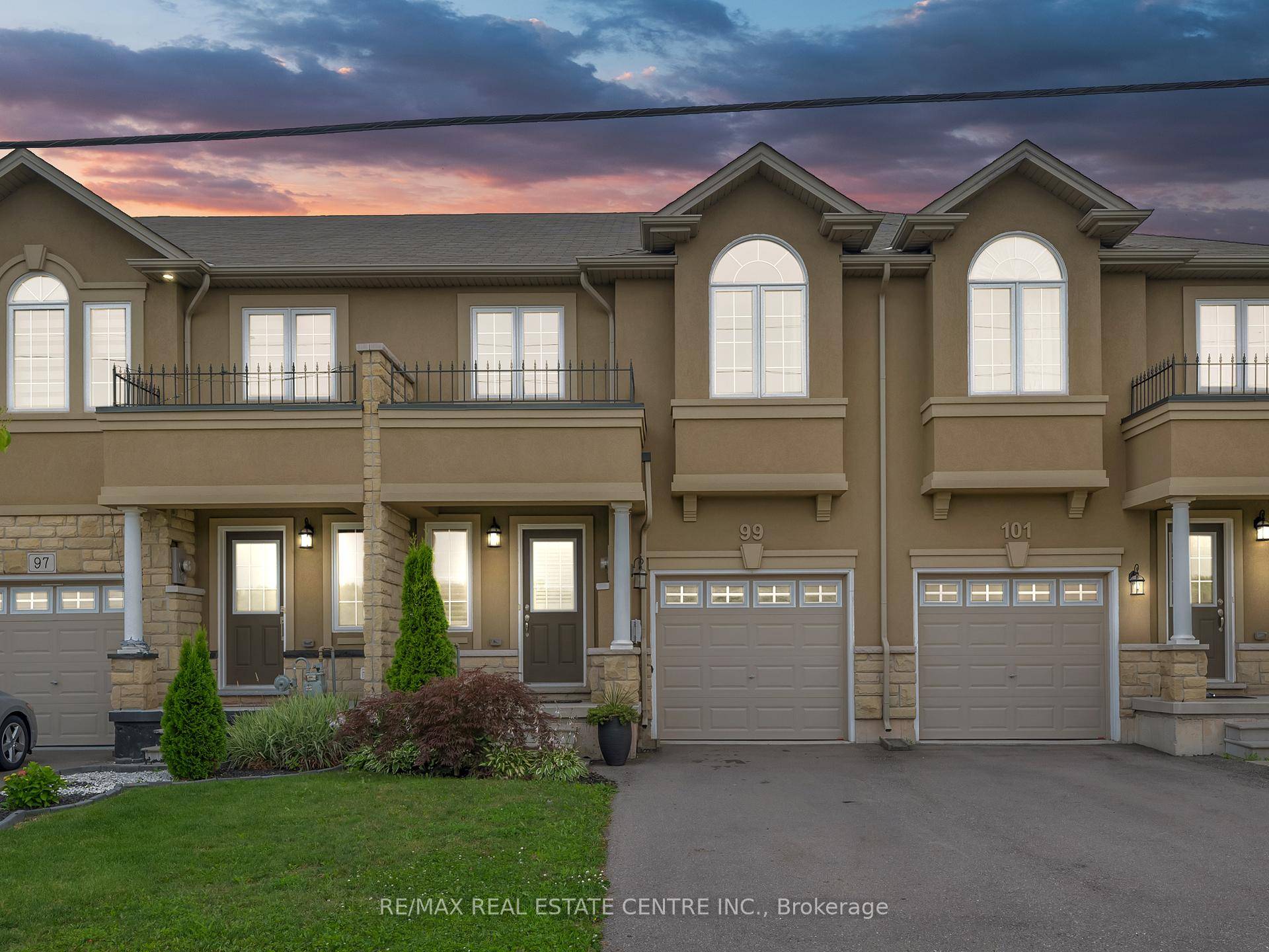 Welcome to this beautifully upgraded 3 bedroom, 3 bathroom freehold townhome ideally located in the heart of Stoney Creeks sought after Heritage Green community.
