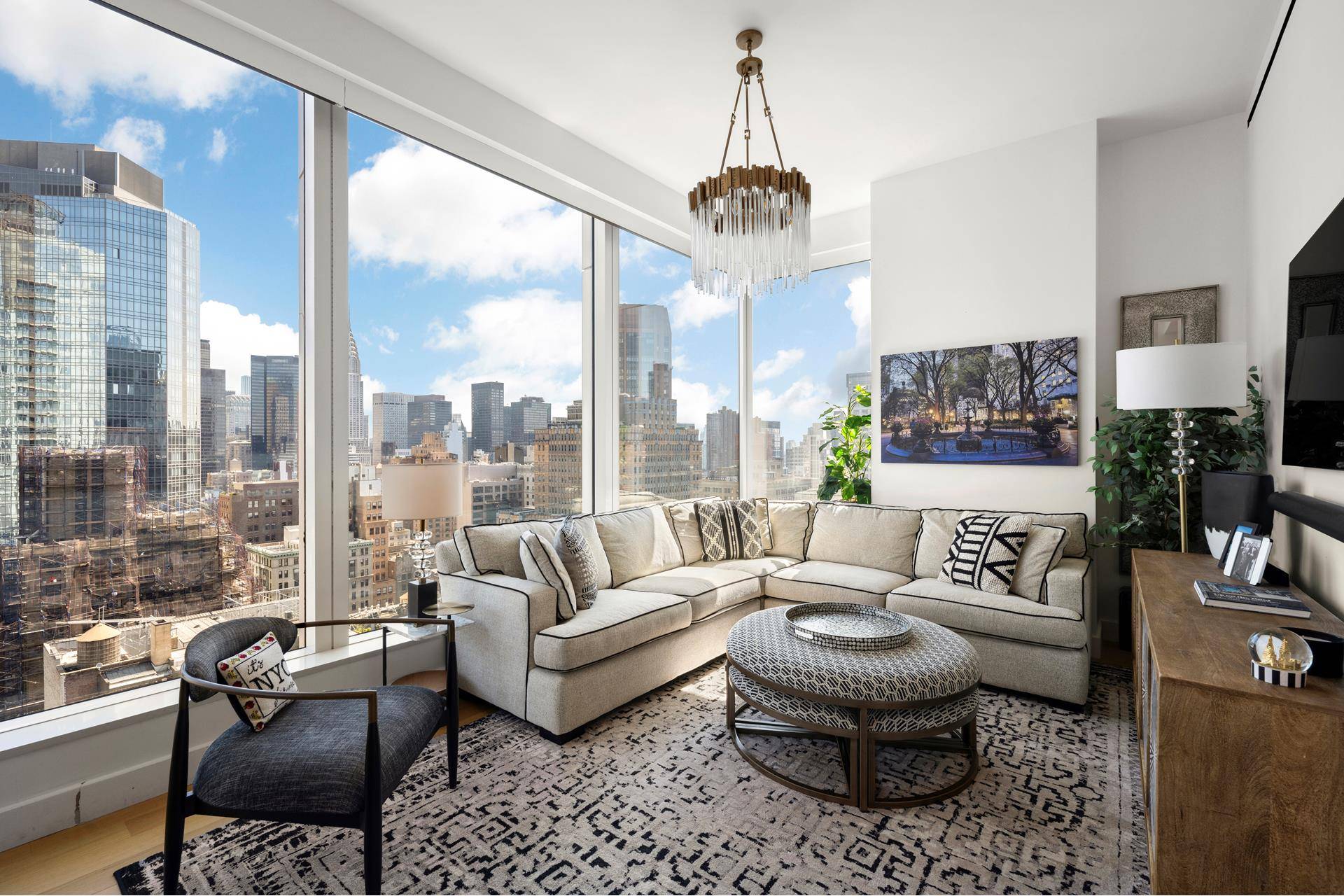 In the heart of stylish NoMad, Madison House offers unsurpassed panoramic views of New York City, where every residence has a corner window and 11 foot ceilings or higher.