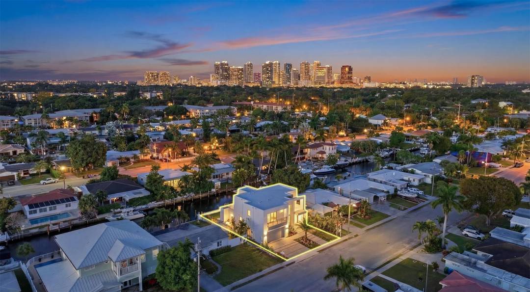 Brand New Construction on a deep water canal with No Fixed Bridges just minutes from Downtown Ft.