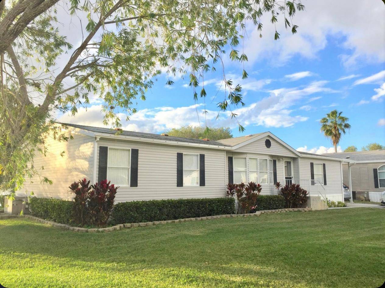Just Listed !. Beautiful 3 bed, 2 bath mobile home perfectly located in one of the best areas of the park, offering stunning lake views from several rooms.