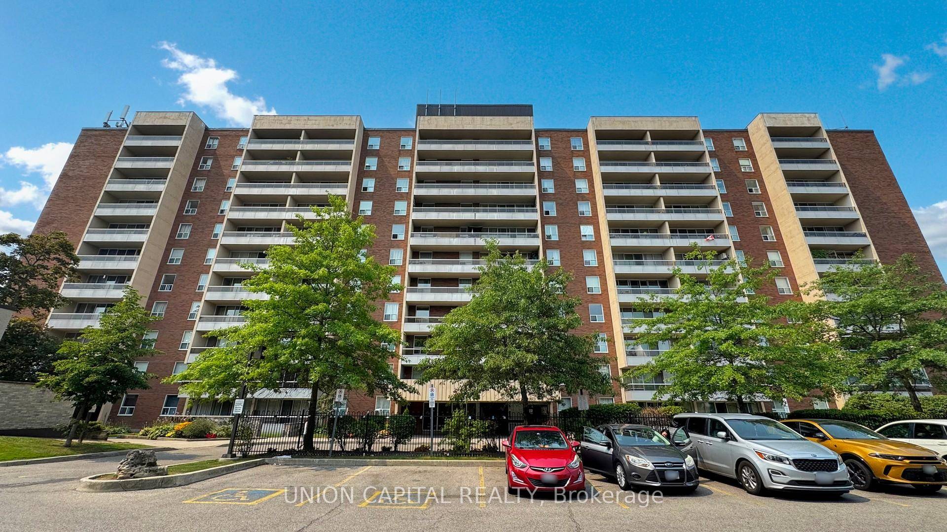 Large 3 bedroom unit with primary bedroom ensuite.
