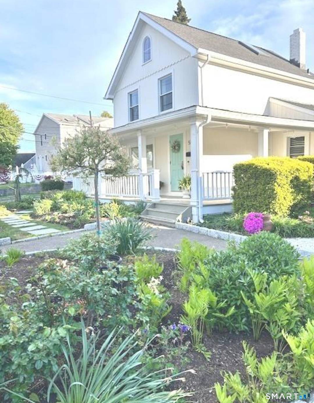 Welcome to your dream beach retreat in the heart of Fairfield just minutes' walking distance to both the beach and vibrant downtown.