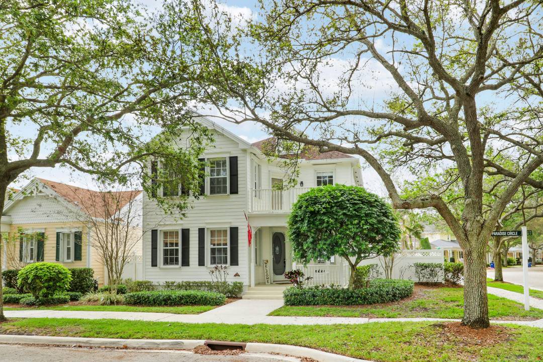 Come see this immaculate 3 bedroom den with a murphy bed, 2.