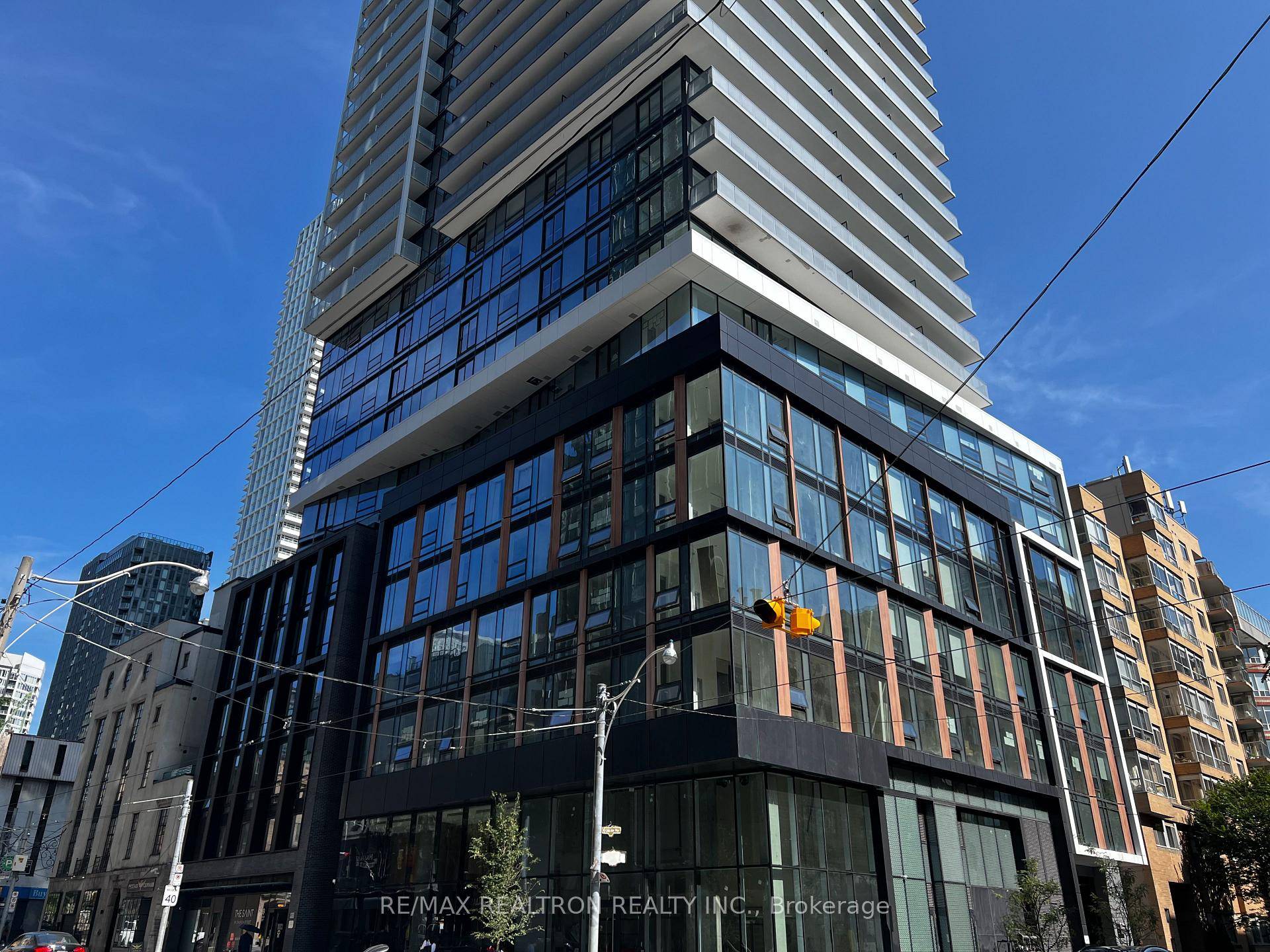 Luxurious Designer Unit In The Core Of Downtown, this Brand new, 2 bedroom, 2 bathroom suite with breathtaking, unobstructed southwest facing city skyline and Lake Ontario views are showcased in ...