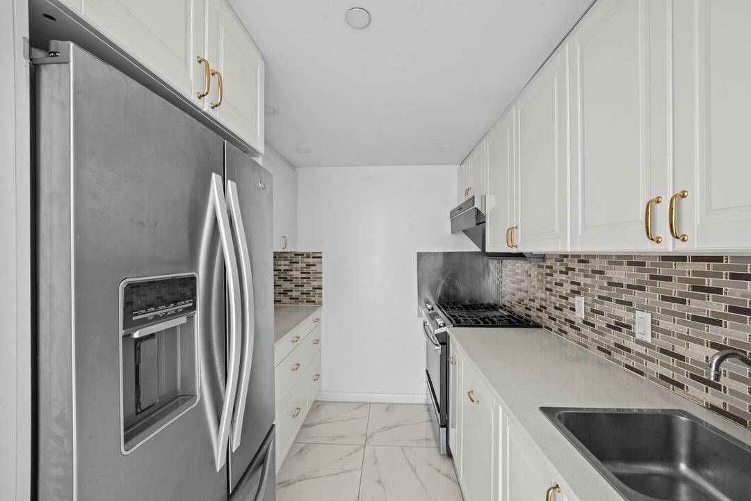 Welcome to Unit 5E at 970 41st Street a spacious and sun filled 3 bedroom, 2 bathroom condo in the heart of Borough Park.