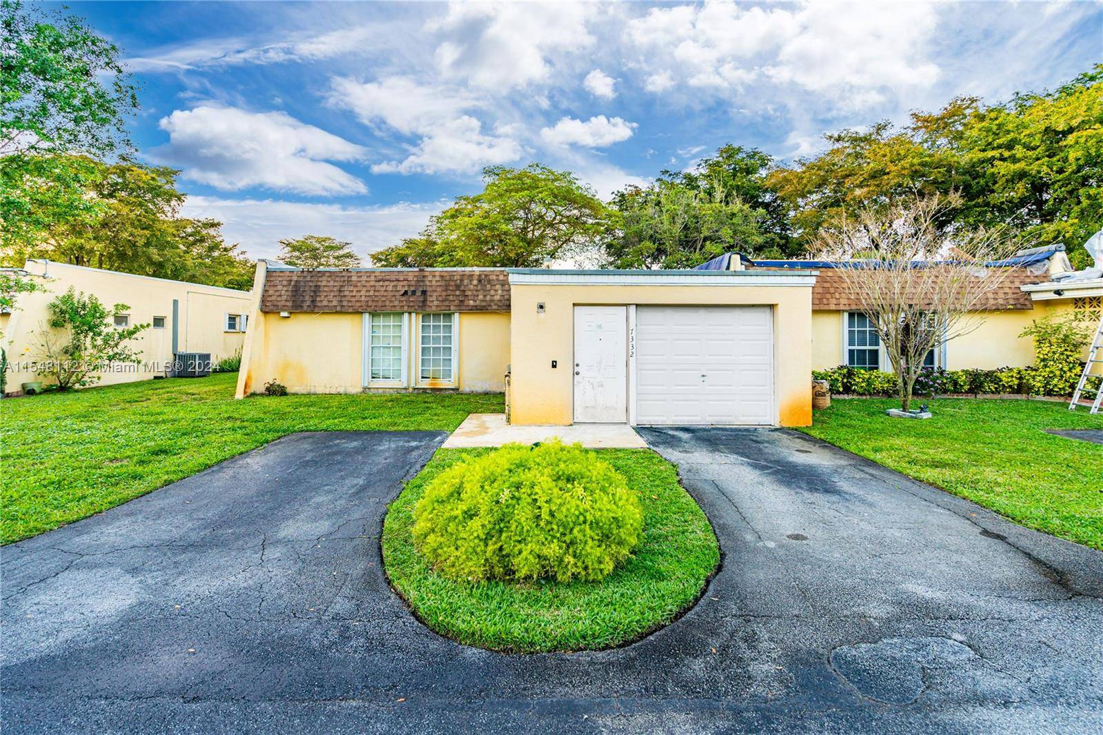 Nestled in the serene Country Club of Miami, this cozy two 2 2 villa offers comfort and elegance.