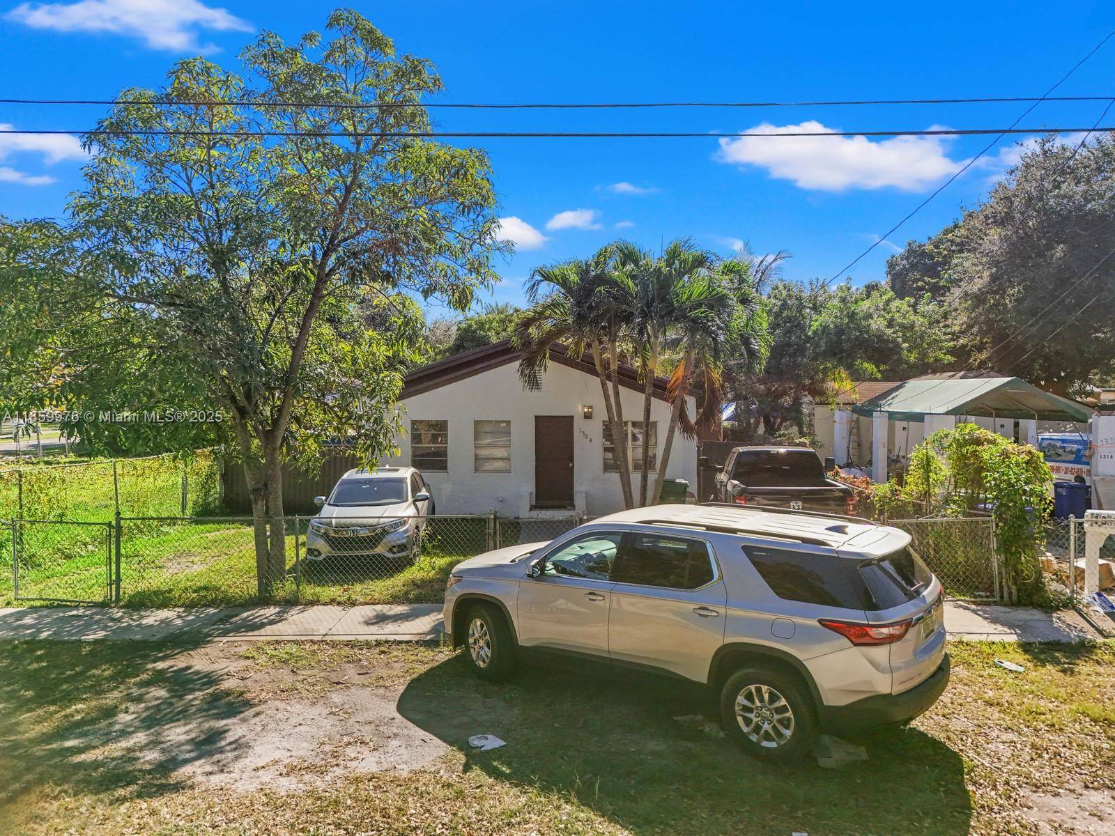For Sale Residential Investment Opportunity 1304 NW 43 Street, Miami, FL Discover an excellent investment or owner user opportunity in the heart of Miami.