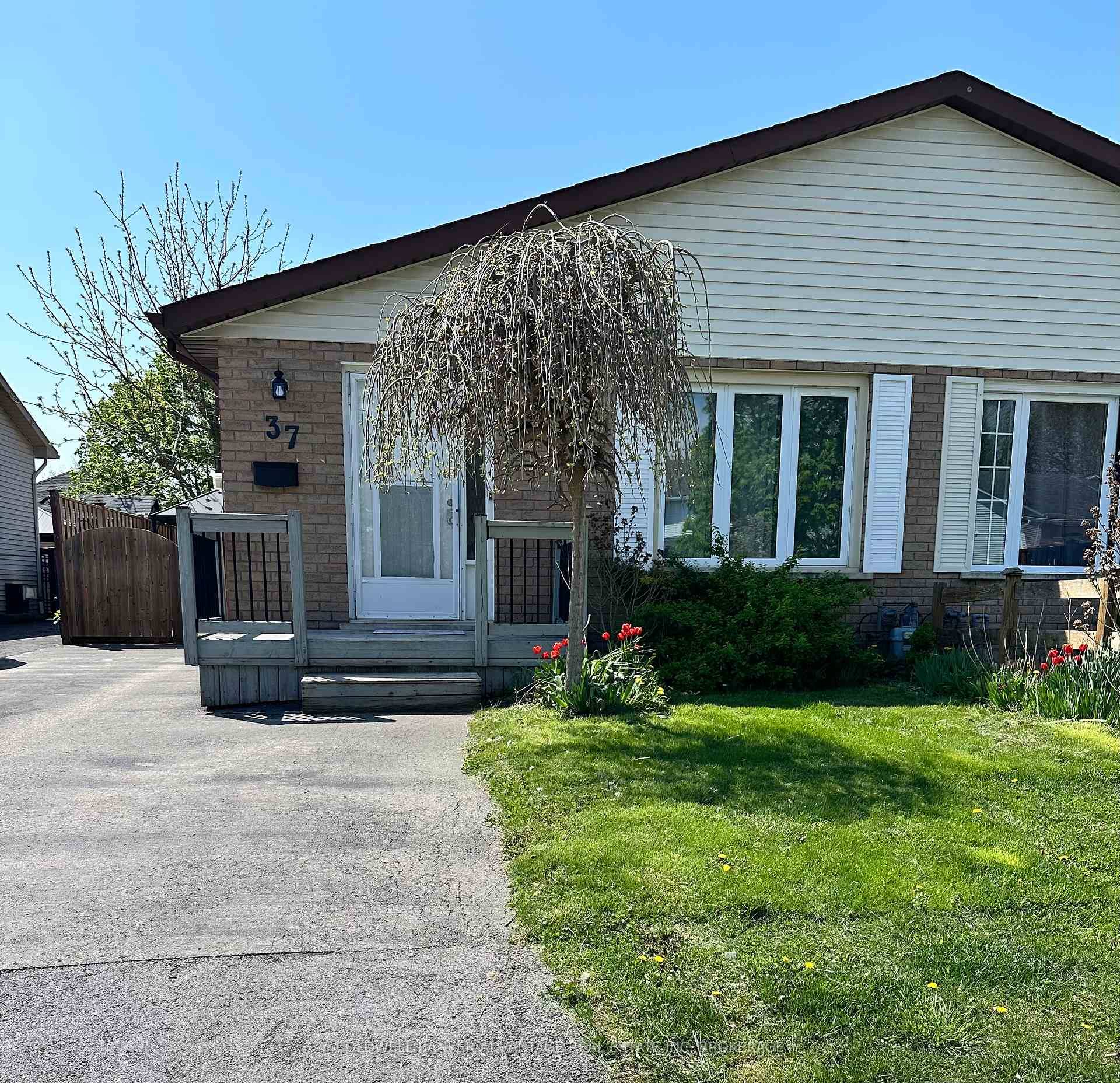 This well maintained 3 1 bedroom, 1 bathroom home offers approximately 1, 000 sq.