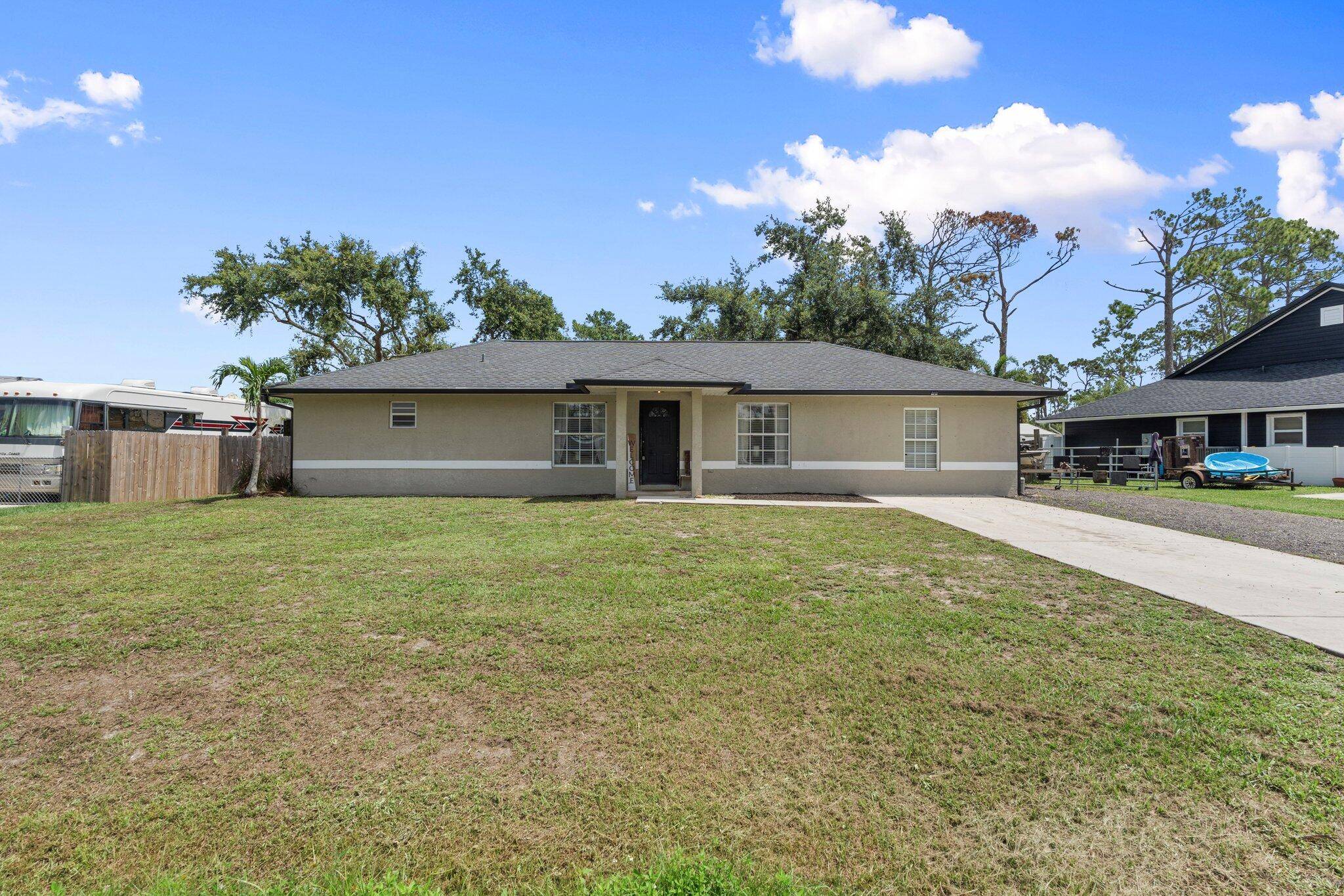 Move in ready CBS home in the heart of Lakewood Park !