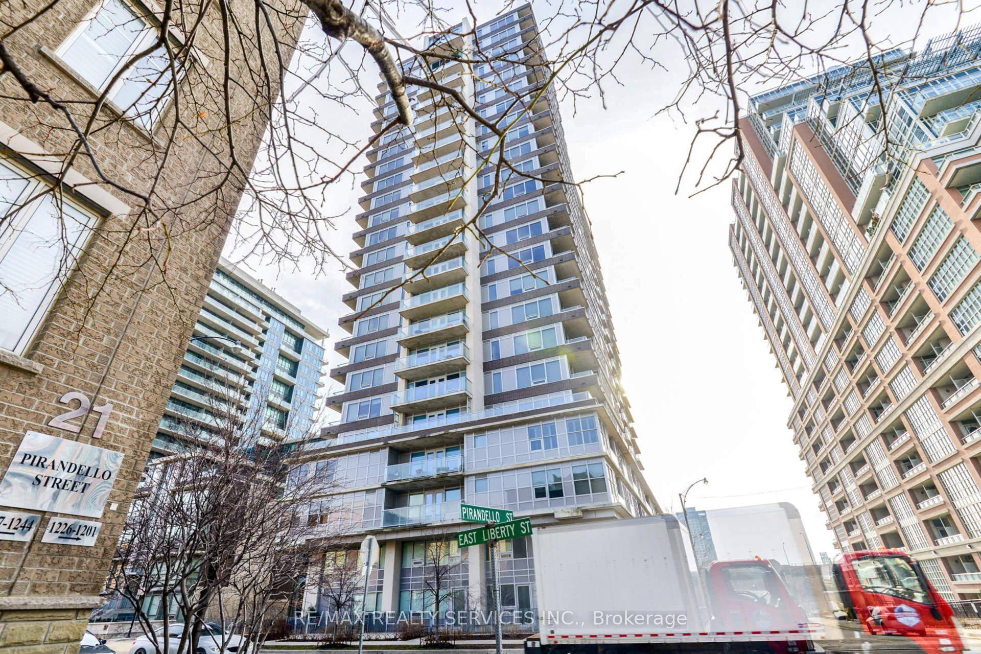 Ready To Move In Bright amp ; Spacious Studio Den Suite Located In Prime Liberty Village Larger Than Some 1 Bed Suites !