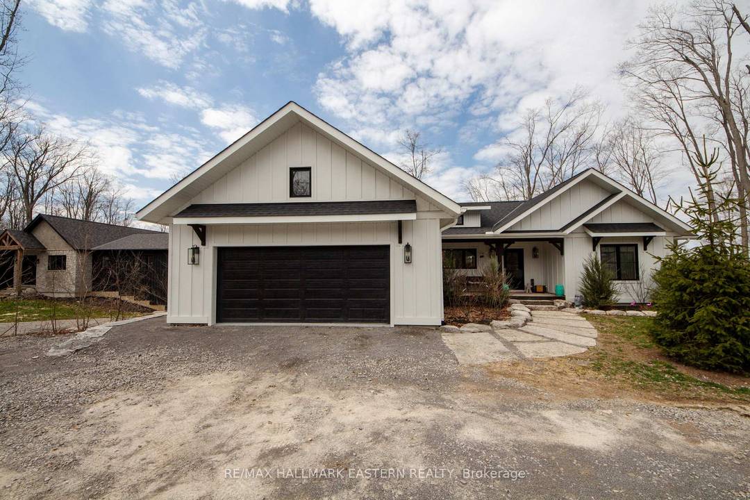 Buckhorn Lake living at it's finest.