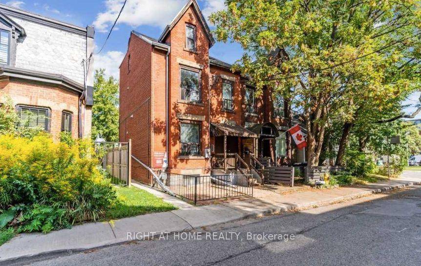 This Junior 1 Bedroom 1 Bathroom Apartment is Situated On The Second Floor Of This Beautiful Century Home.
