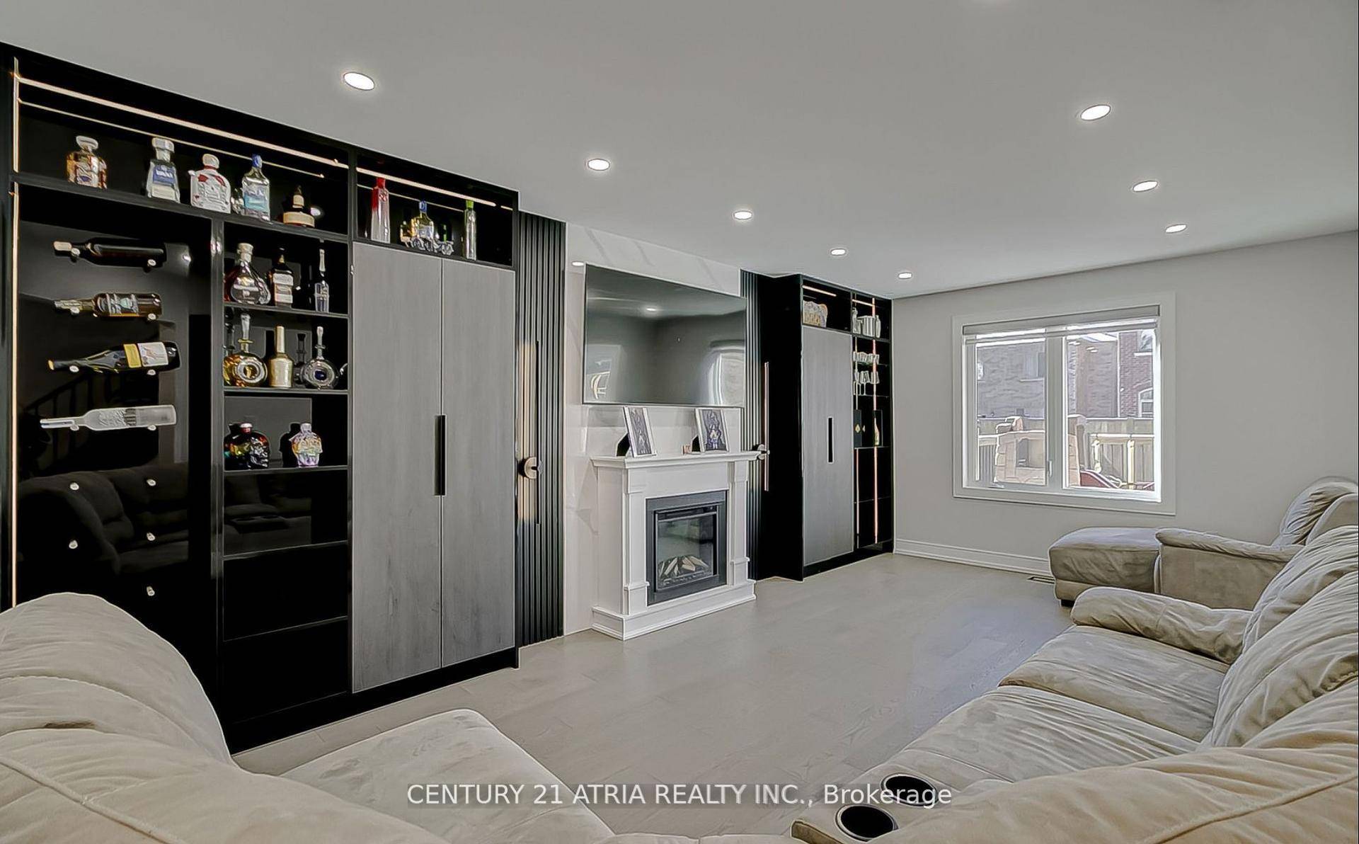 Welcome to 220 Olde Bayview Ave, a stunning property nestled in one of Richmond Hill's most sought after lakefront communities !