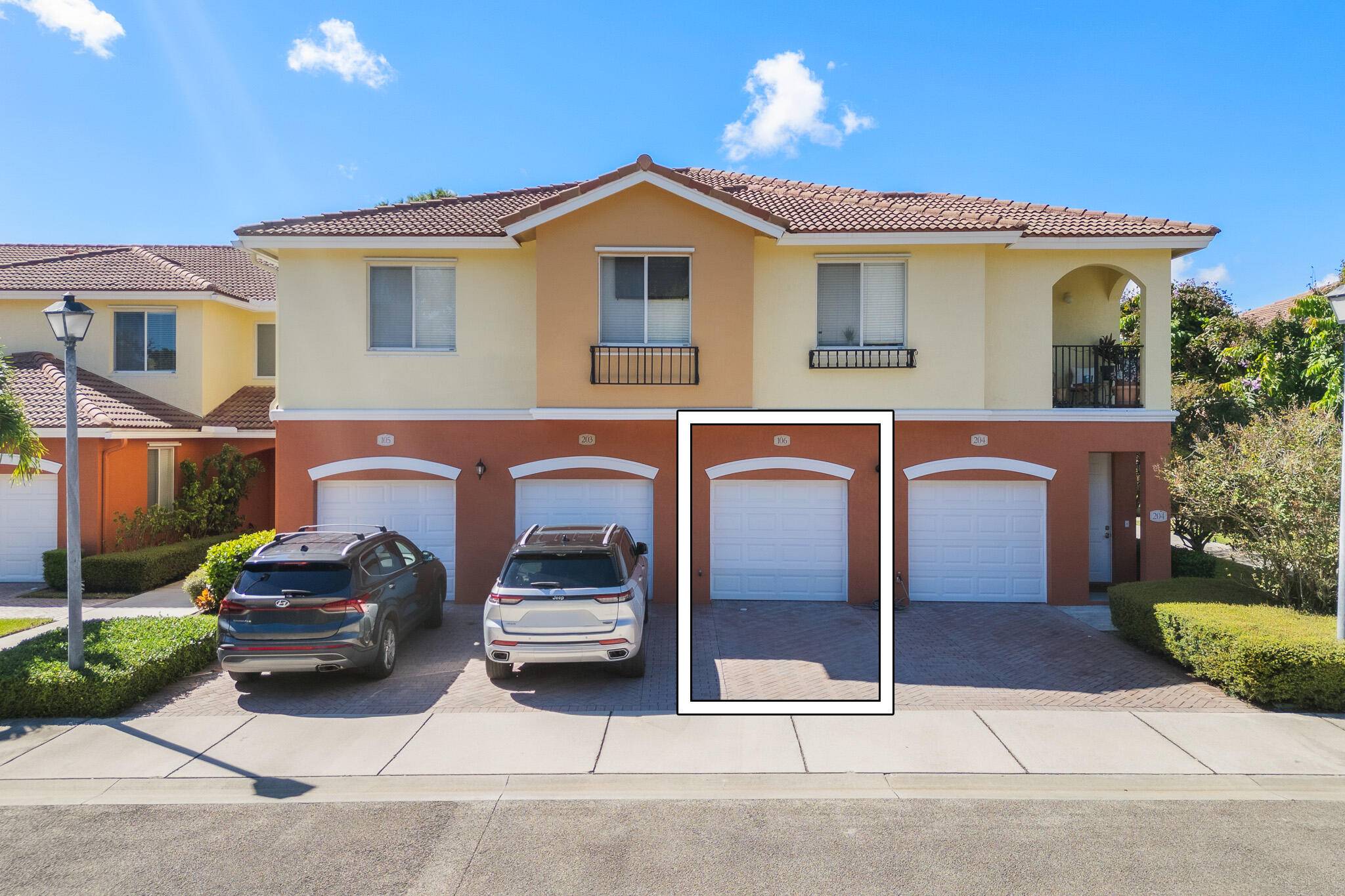 Welcome to easy living in the desirable gated community of Vilabella Central Park, just minutes from Downtown Stuart and the Treasure Coast beaches.