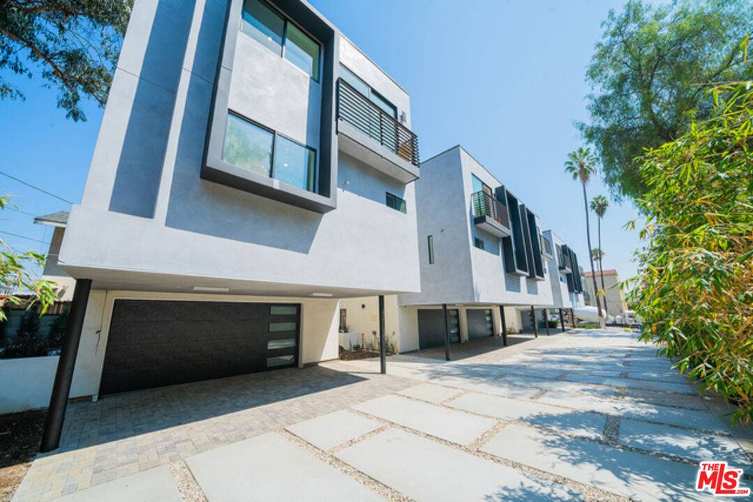 739  N Mariposa Ave 15BR La