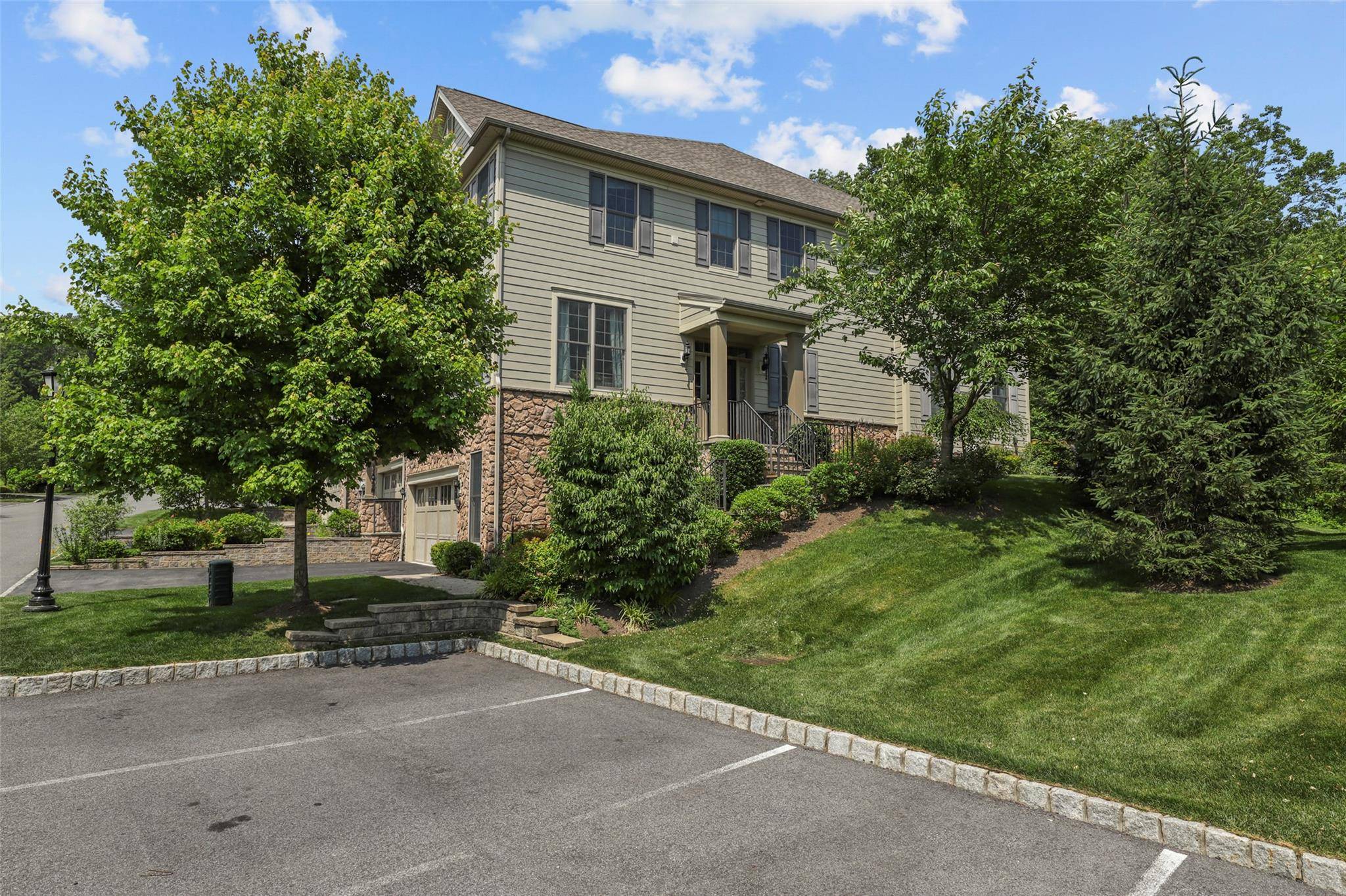 Spacious end unit townhome with 2 bedrooms plus office in Valeria with beautiful finishes and wood floors throughout.