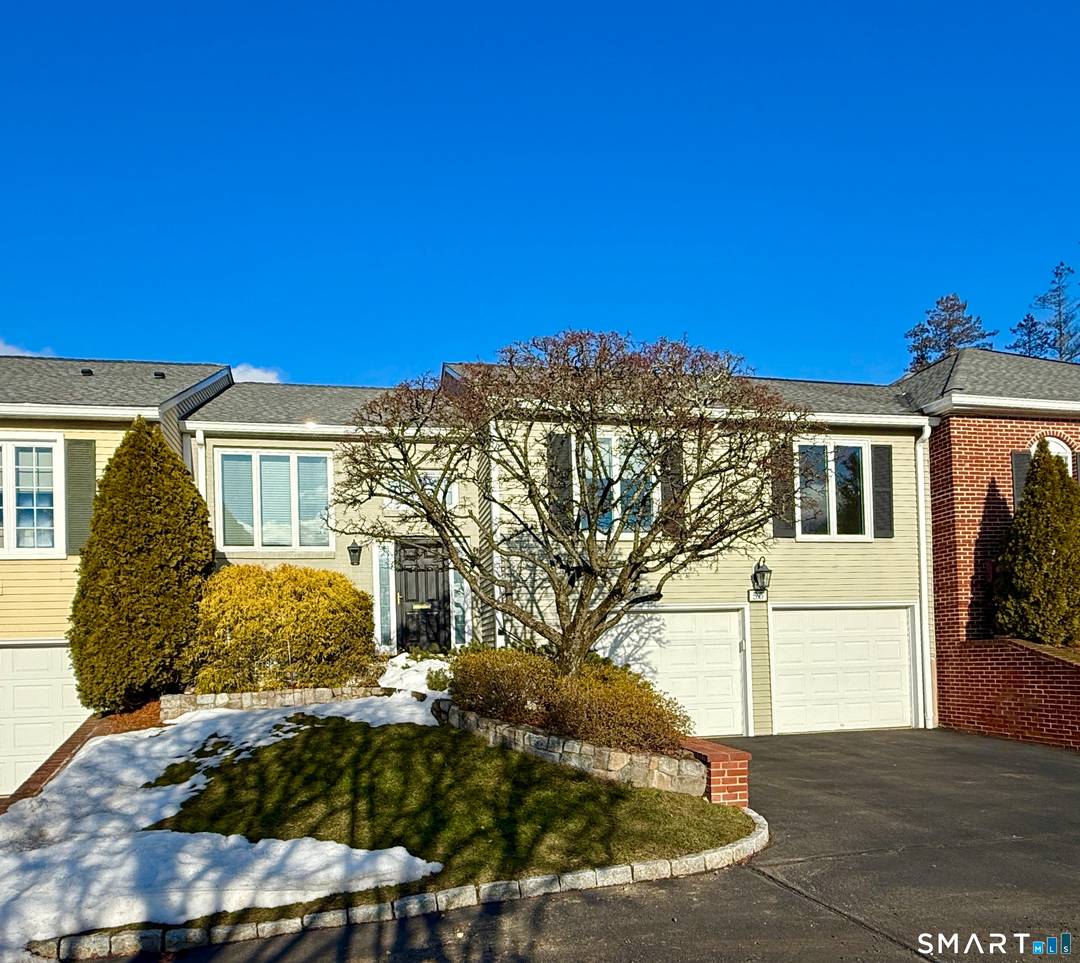 This very spacious condo in popular Leefair has been beautifully renovated.