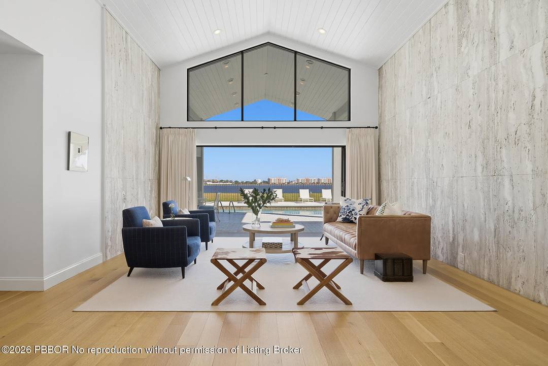 Casual yet sophisticated, as though right out of the pages of Architectural Digest.