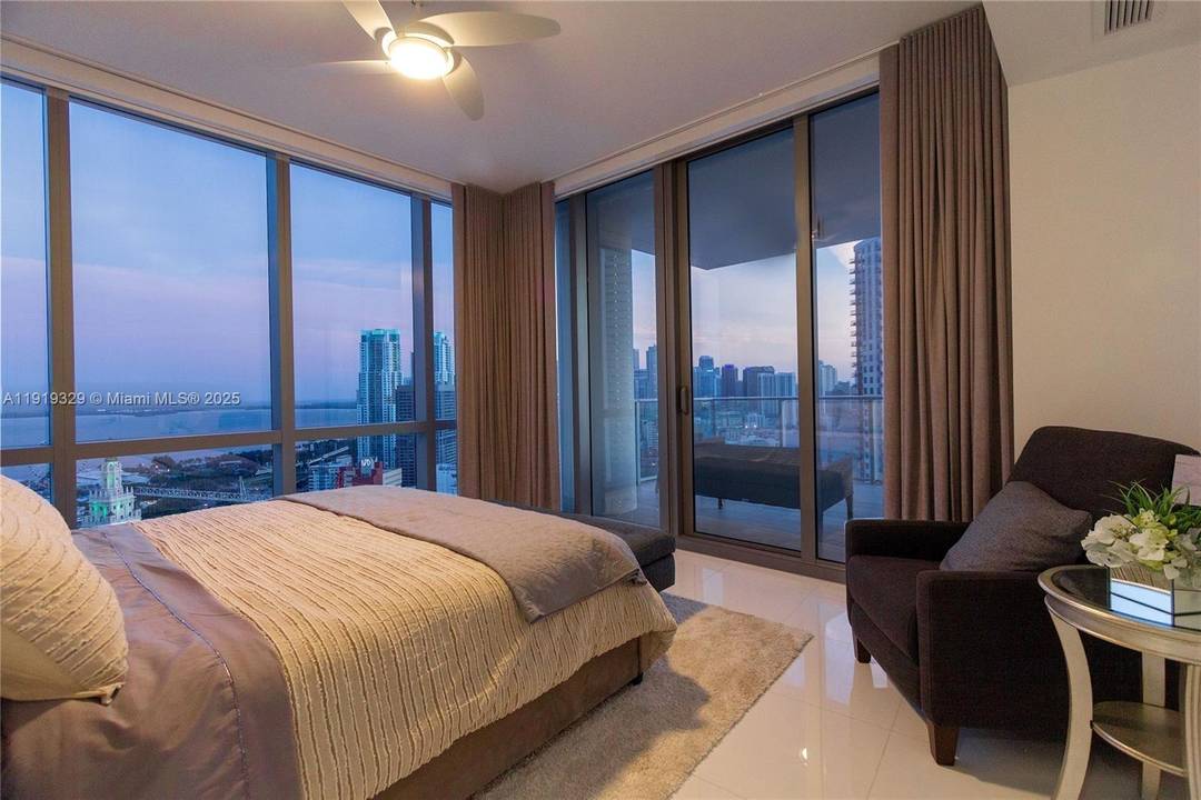 Welcome to the absolute best deal for a direct water view 3bed 4bath plus den with private foyer and elevator at Paramount Miami World Center.