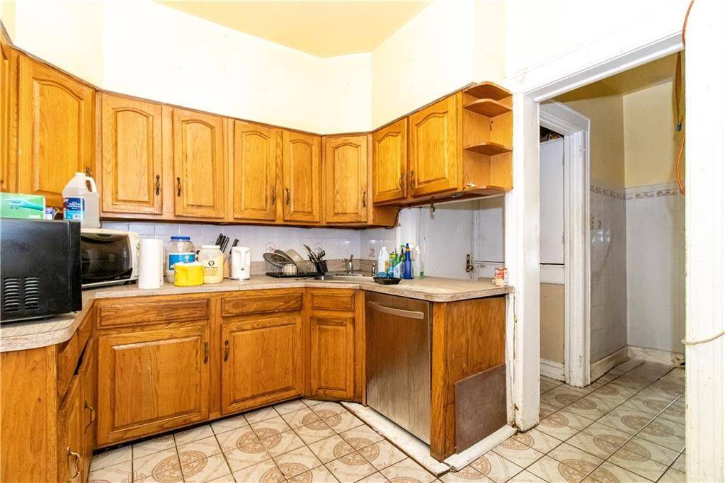 Spacious Fully Detached Home on a Corner Lot in East Flatbush Located at the corner of Clarendon Road and East 39th Street, this fully detached one family home sits on ...