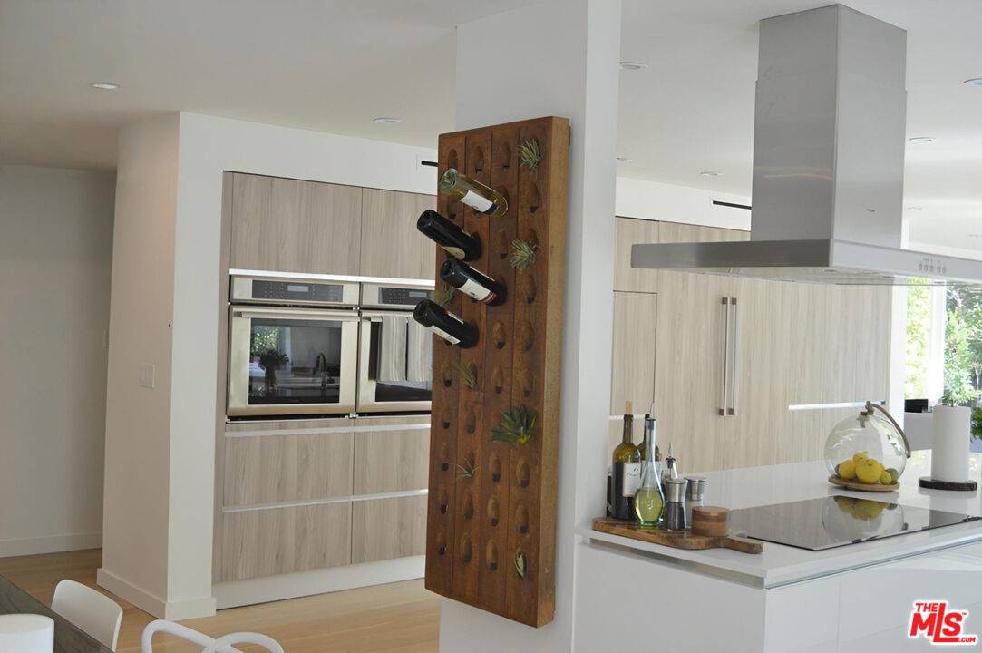 2248   Greenfield Ave 5BR La