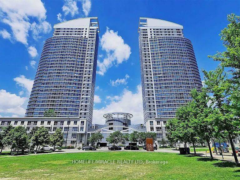 Modern Condo Living in Prime Scarborough Location !
