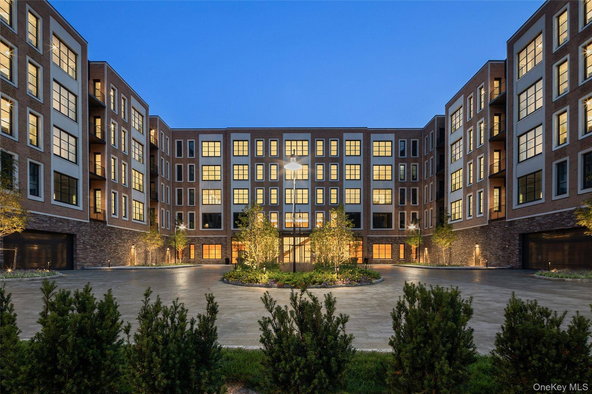 GLEN COVE This bright two bedroom, two bathroom home features 10' ceilings, and floor to ceiling windows.