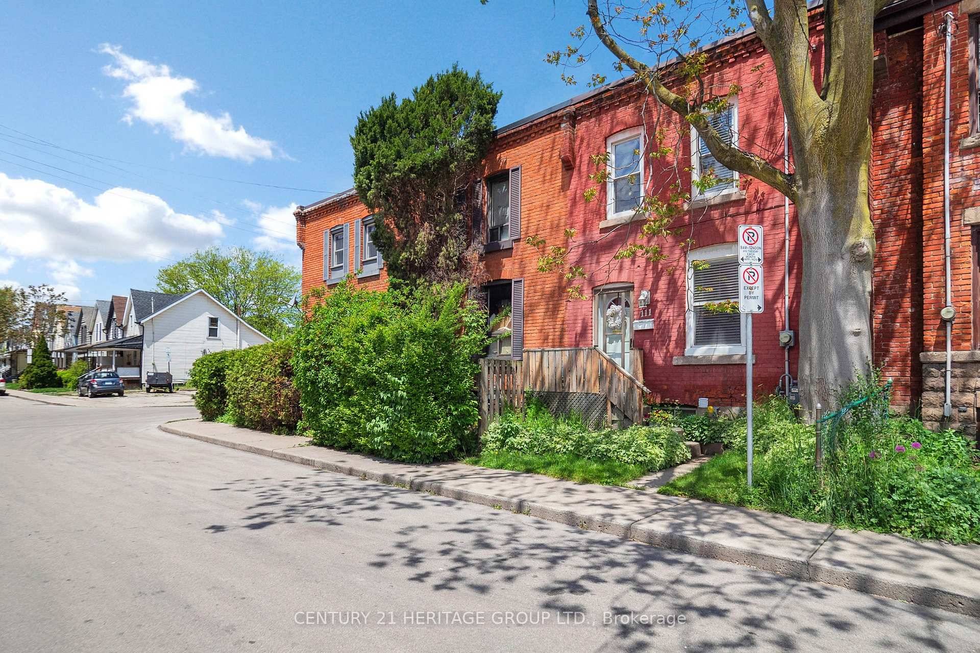 Affordable Townhouse on Shaw Street Ideal for First Time Buyers or Investors !